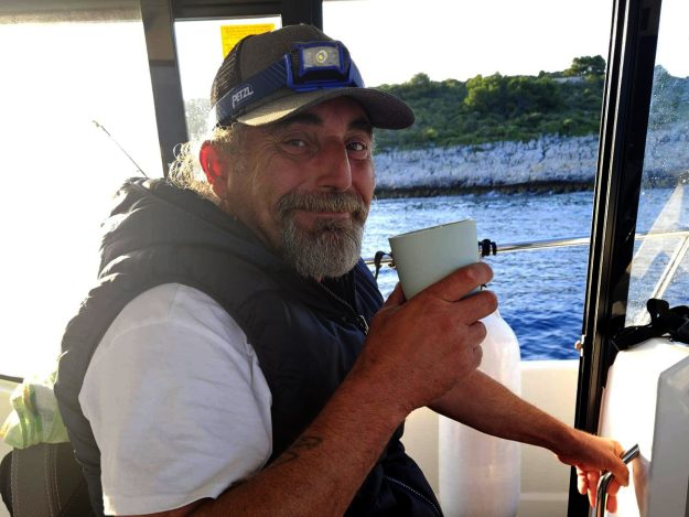 RIBA SMRDI OD GLAVE, A NE OD REPA – MASIMO VIŠKOVIĆ – 00